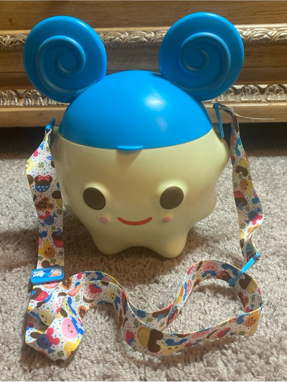 New Disney park World of sweet poppi popcorn bucket & lanyard